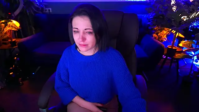 Dafni Monn online show from 01.17.25