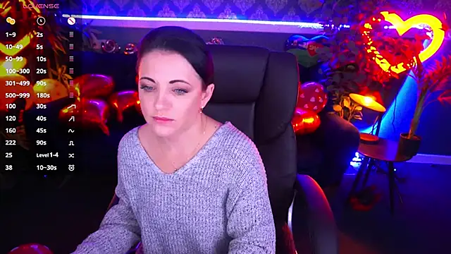 Dafni Monn online show from 02.17.25