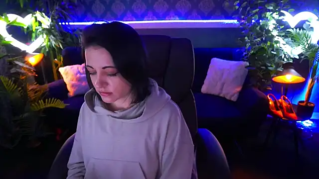 Dafni Monn online show from 03.11.25