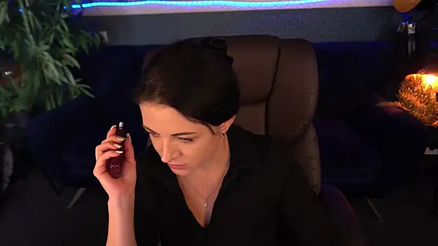 Dafni Monn online show from 10.13.25