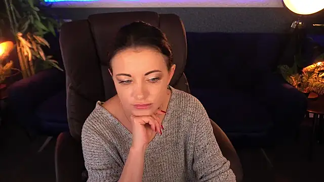 Dafni Monn online show from 11.06.25