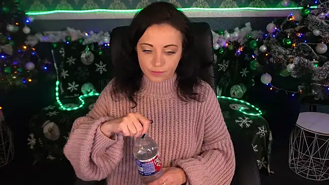 Dafni Monn online show from 12.21.25