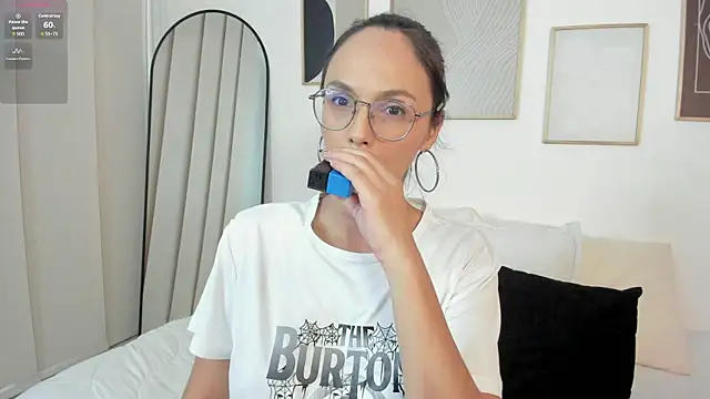 Snapshot of Julianneharris chatting on 03.01.26 Julianneharris online show from 03.01.26