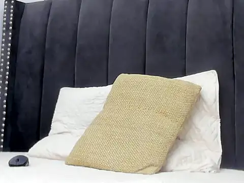 Anikka Albrite  online show from 04.07.26