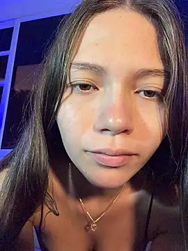 Snapshot of EmmaJhoons chatting on 02.05.26 EmmaJhoons online show from 02.05.26