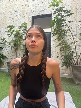 Snapshot of EmmaJhoons chatting on 02.06.26 EmmaJhoons online show from 02.06.26