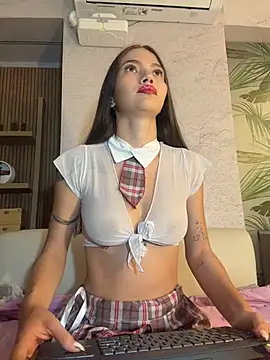 Snapshot of EmmaJhoons chatting on 02.25.26 EmmaJhoons online show from 02.25.26