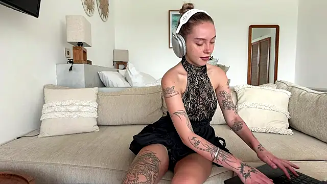 MartinaDeoliveira online show from 02.21.26