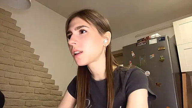 Snapshot of ElsieKuhlmann chatting on 03.01.26 ElsieKuhlmann online show from 03.01.26