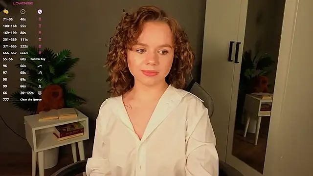 Snapshot of mymonique chatting on 02.13.26 mymonique online show from 02.13.26