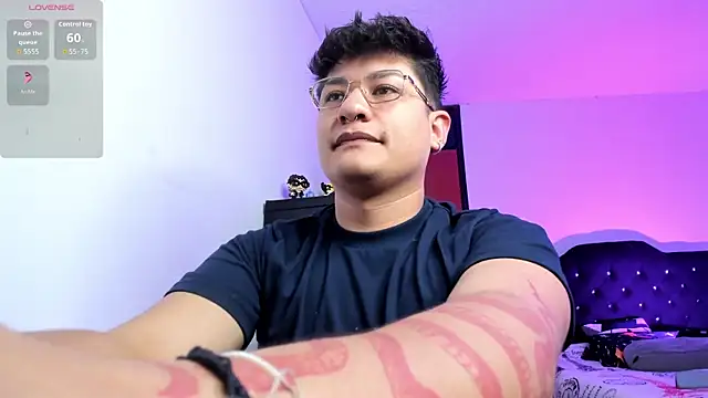 Theo Rowan online show from 01.10.26