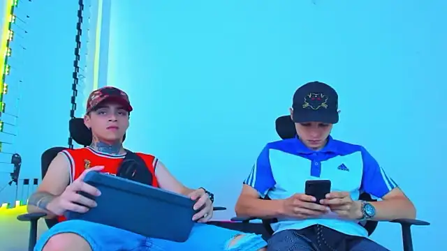 Snapshot of Thomas-Wil chatting on 01.12.26 Thomas-Wil online show from 01.12.26