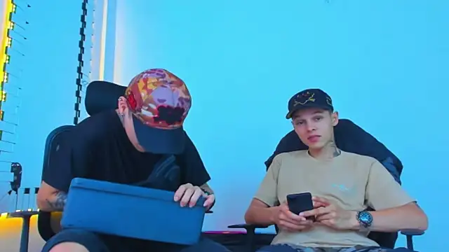 Snapshot of Thomas-Wil chatting on 01.14.26 Thomas-Wil online show from 01.14.26