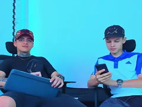 Snapshot of Thomas-Wil chatting on 01.14.26 Thomas-Wil online show from 01.14.26