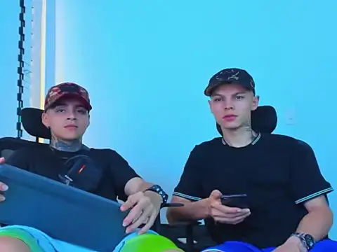 Snapshot of Thomas-Wil chatting on 01.18.26 Thomas-Wil online show from 01.18.26