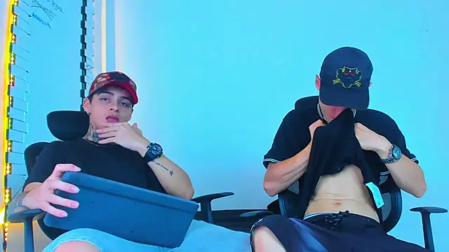 Snapshot of Thomas-Wil chatting on 02.24.26 Thomas-Wil online show from 02.24.26