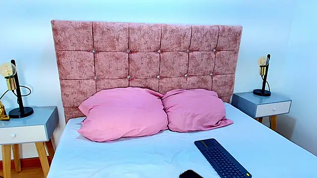 Veronica Wins  online show from 01.11.26