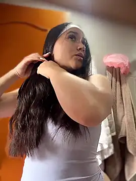Veronica Wins  online show from 05.22.26