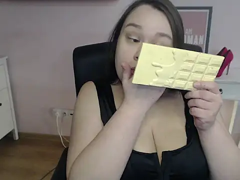 HollyDanceSoul online show from 02.05.26