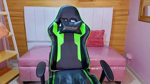 Snapshot of delirium_a chatting on 01.14.26 delirium a online show from 01.14.26