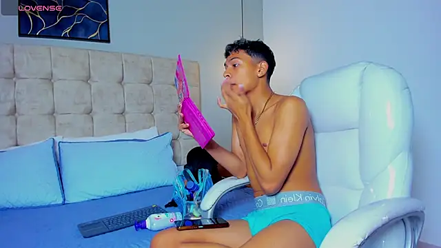 Snapshot of twink_royale18 chatting on 02.02.26 twink royale18 online show from 02.02.26