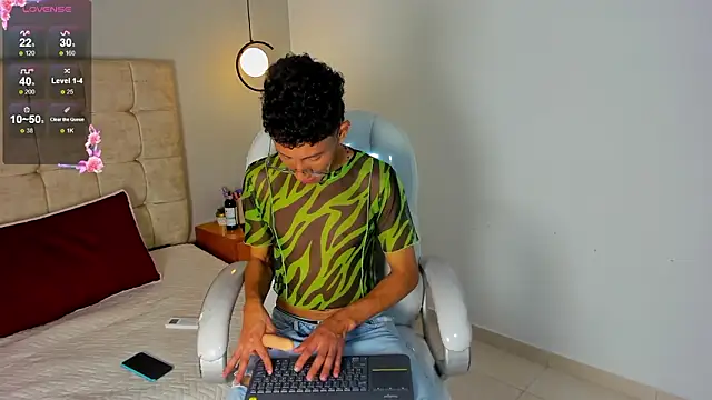 Snapshot of twink_royale18 chatting on 02.27.26 twink royale18 online show from 02.27.26