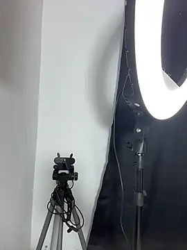 LeslyCooper1 online show from 02.14.26