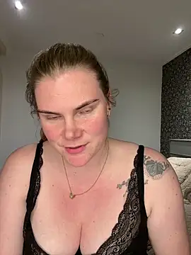 Snapshot of SexyBlondJoanna chatting on 02.25.26 SexyBlondJoanna online show from 02.25.26