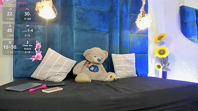 Snapshot of Laura_Miller1 chatting on 04.04.26 Laura Miller1 online show from 04.04.26