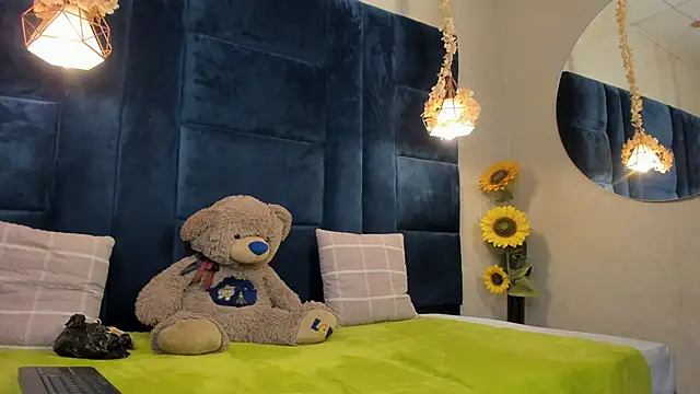 Snapshot of Laura_Miller1 chatting on 04.13.26 Laura Miller1 online show from 04.13.26