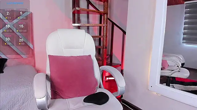 Lara reynolds  online show from 03.23.26