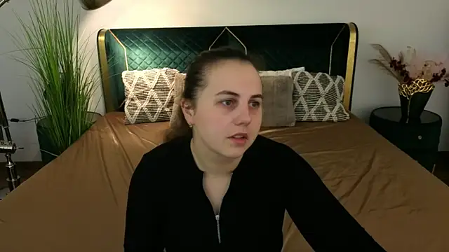 Snapshot of MikaFoxy chatting on 04.02.26 MikaFoxy online show from 04.02.26