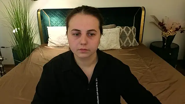 Snapshot of MikaFoxy chatting on 04.03.26 MikaFoxy online show from 04.03.26