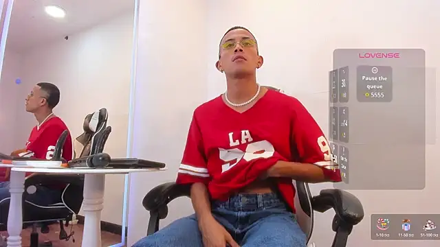 Snapshot of sweet_boygay chatting on 01.10.26 sweet boygay online show from 01.10.26