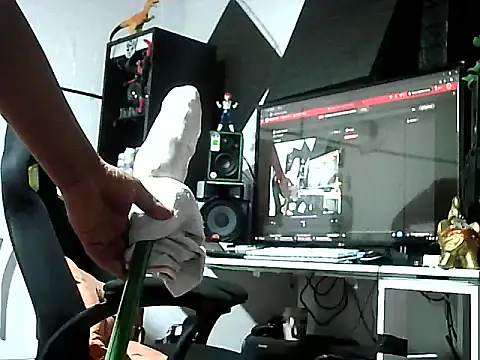 Snapshot of recalientee chatting on 02.04.26 recalientee online show from 02.04.26