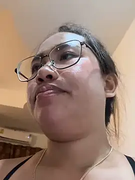 Ponthip online show from 04.05.26