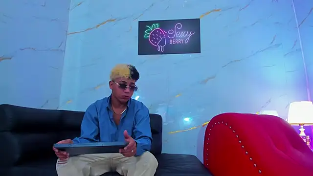 Snapshot of Roman_cute chatting on 01.15.26 Roman cute online show from 01.15.26