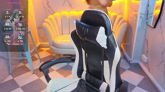 Clhoe b online show from 04.11.26