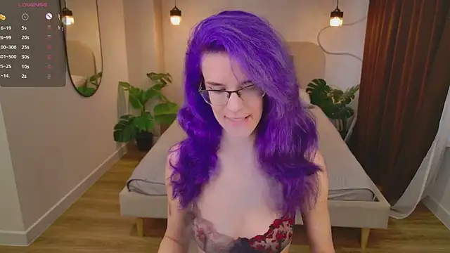 Snapshot of AuraLaunni chatting on 07.21.26 AuraLaunni online show from 07.21.26