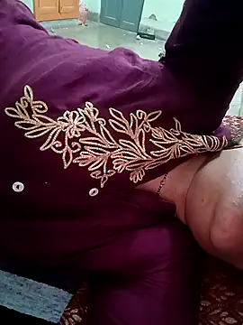 Snapshot of Zaara101 chatting on 03.24.26 Zaara101 online show from 03.24.26