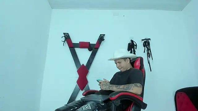 LatinsGuys18 online show from 01.13.26