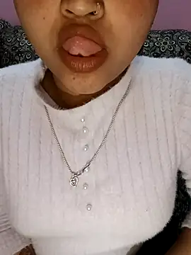 Snapshot of -Simran01 chatting on 01.12.26 -Simran01 online show from 01.12.26