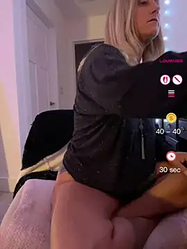 Snapshot of FoxyMillie chatting on 06.17.26 FoxyMillie online show from 06.17.26