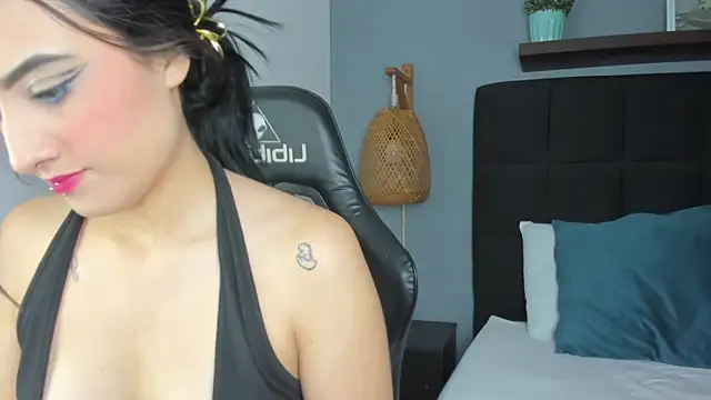 emma hiltonn  online show from 02.05.26