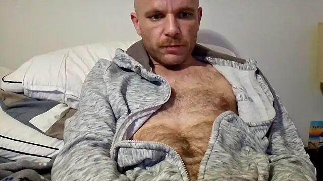 Snapshot of FrankieFuckMe chatting on 02.07.26 FrankieFuckMe online show from 02.07.26