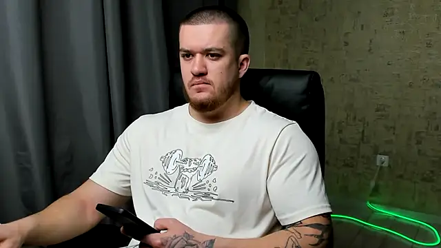 Snapshot of Well_boy chatting on 02.12.26 Well boy online show from 02.12.26