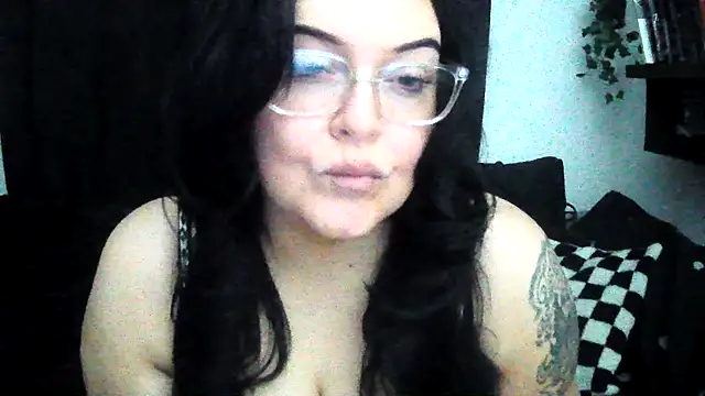 Snapshot of Miss_CurvesXXX chatting on 02.11.26 Miss CurvesXXX online show from 02.11.26