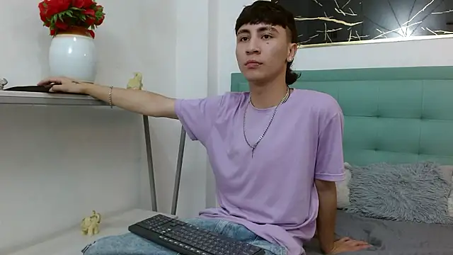 Snapshot of XanderGrey8 chatting on 01.12.26 XanderGrey8 online show from 01.12.26