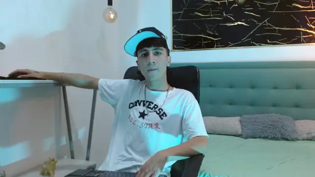 Snapshot of XanderGrey8 chatting on 01.15.26 XanderGrey8 online show from 01.15.26