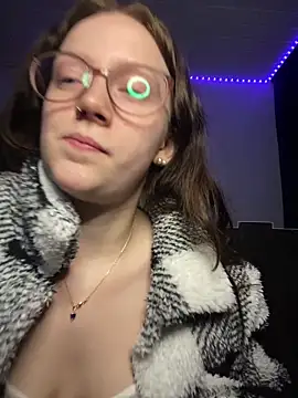 YoungLisaa18 online show from 02.19.26